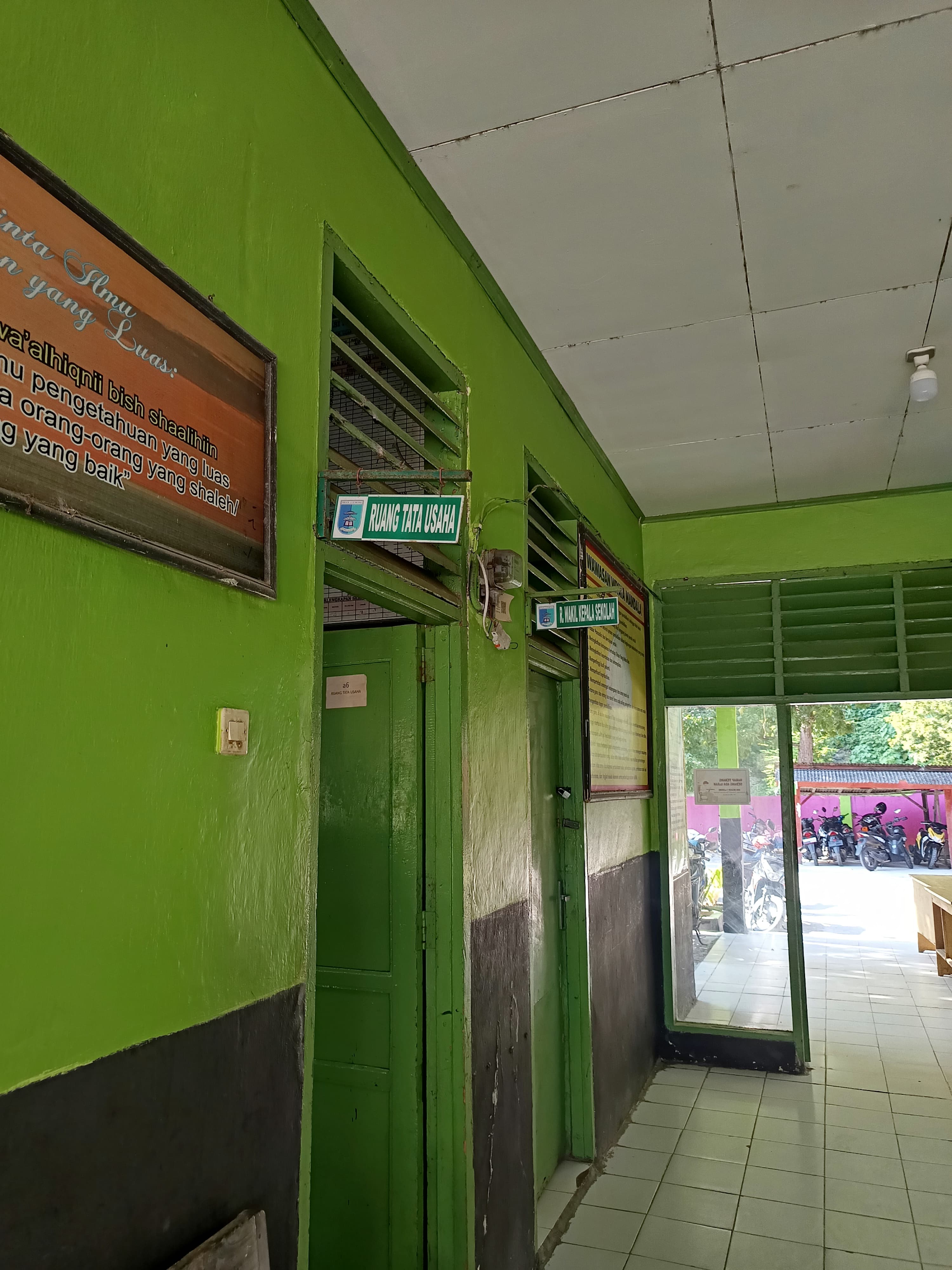 RUANG TATA USAHA
